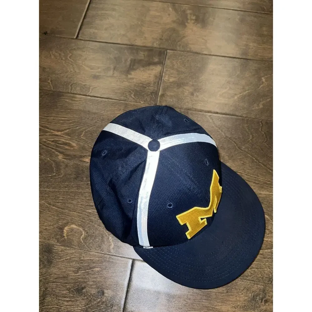 Nike True Mens Navy Michigan Wolverines Reflective Adjustable Snapback Hat Cap